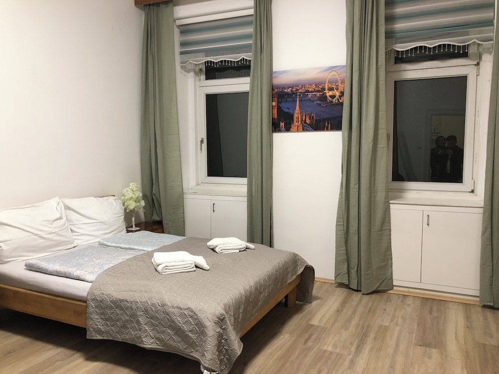 Charming 1BR Apt With Garden Danube