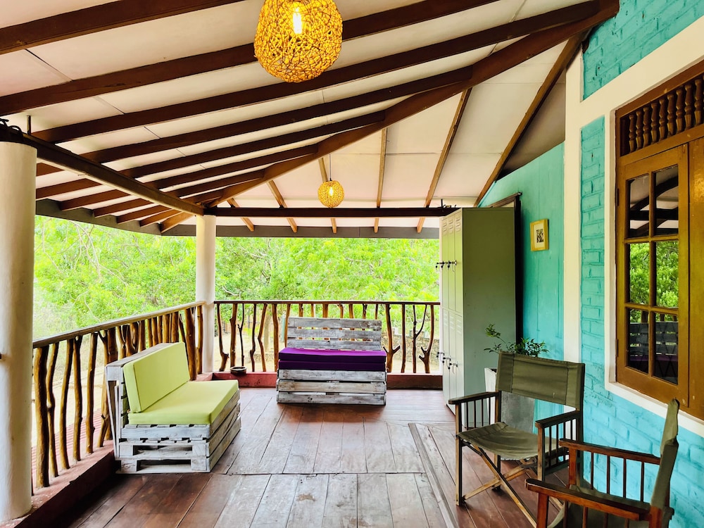 Funky Leopard Safari Lodge Bordering Yala National Park - Hostel