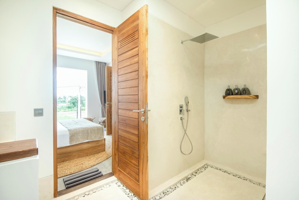 Brand New 4br Villa 400 to Finns Canggu