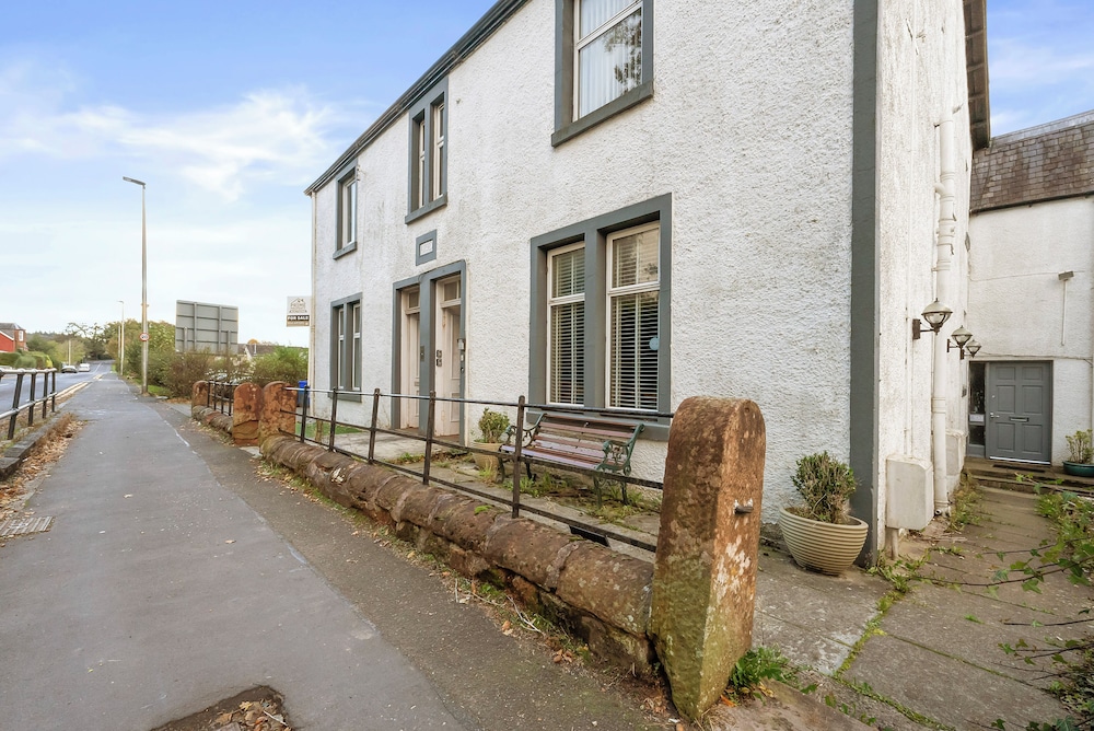 Charming Village Escape near Loch Lomond
