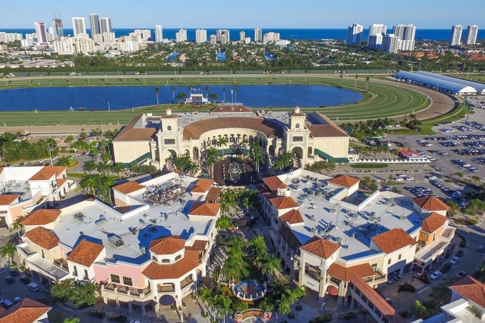 Cozy Studio Hallandale Beach, Near the Ocean :) - Image 1