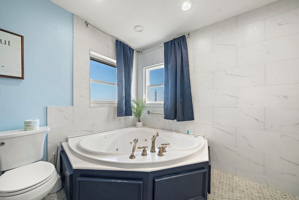 Captain's Manor by Ryson Vacation Rentals