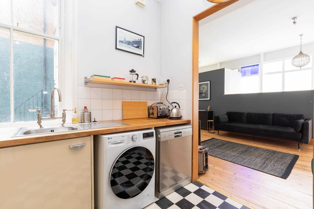 Stylish 2 Bedroom Converted Victorian Storefront