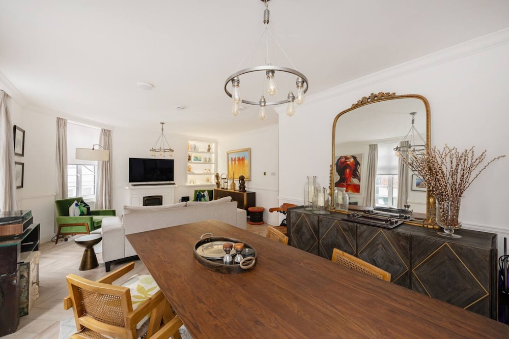 Luxury 3-bed Marylebone Home Security Elevator