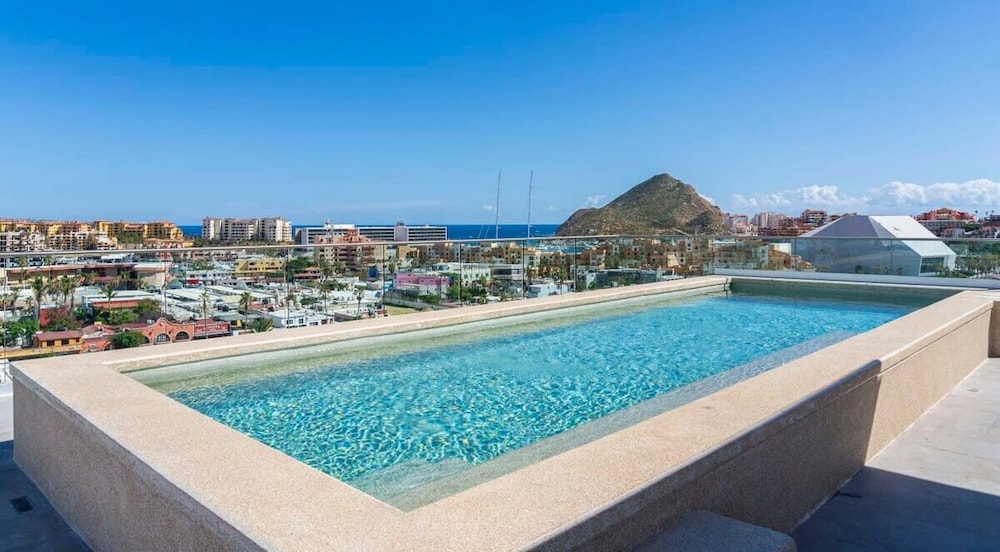 New 1BR Condo Near Marina and Downtown - Pool