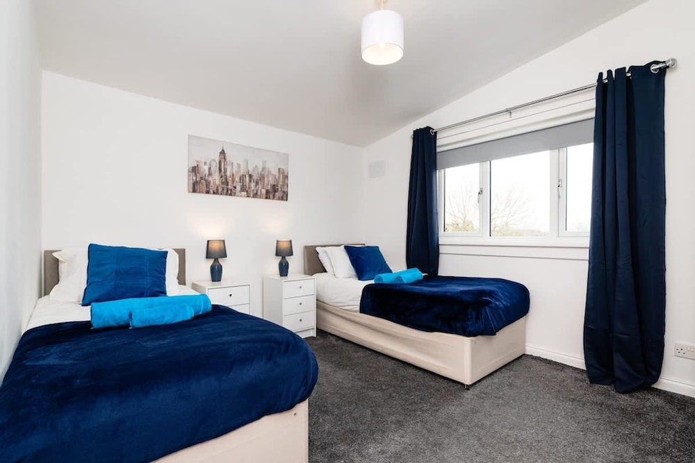 3 Bed House With Driveway