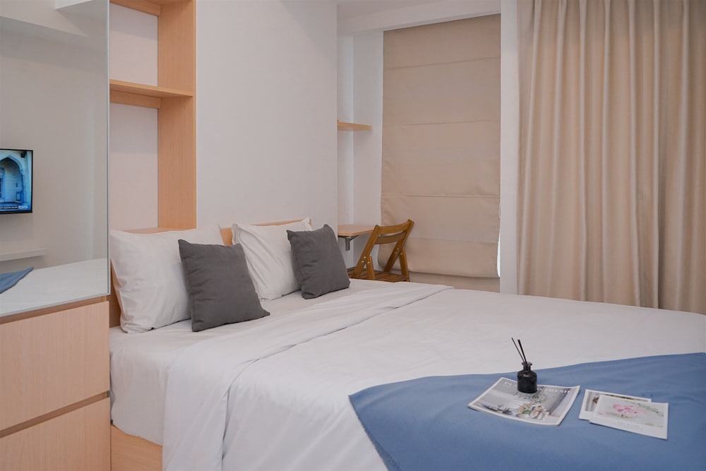 Homey and Good Studio Room at Tokyo Riverside PIK 2 Apartment