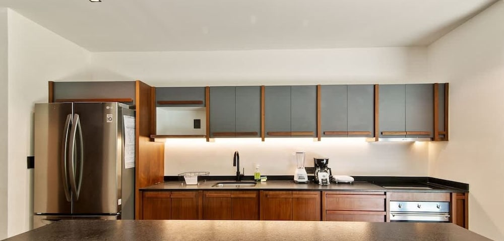 2BR W/private Pool - Steps Away From the Beach