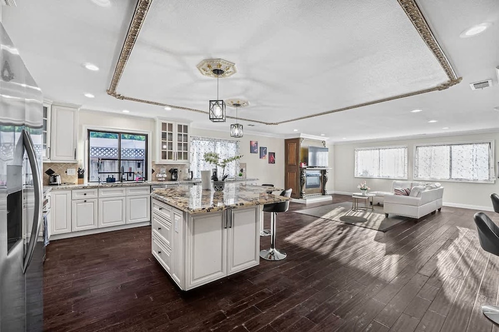 Spaciour 4Br 4bth Stunning House With Free Parking