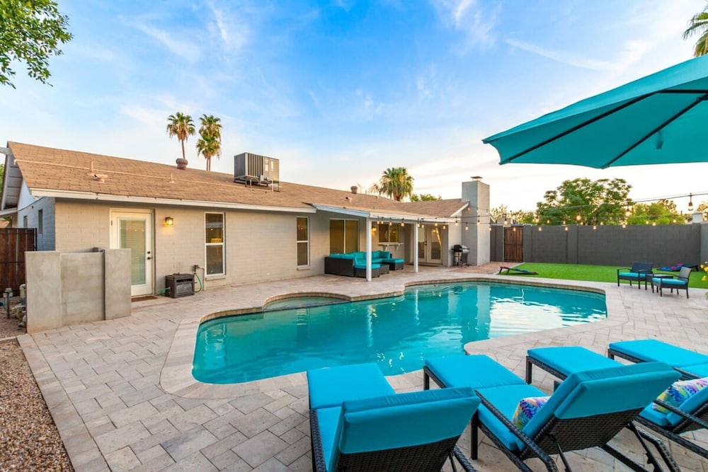 Obispo Modern Oasis With Heated Pool and BBQ