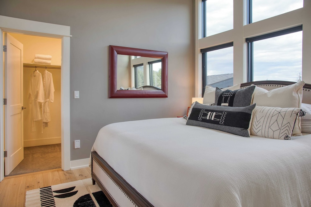 Brasada Ranch Retreat w/ Hot Tub + Views Resort Access w/ Pools, Horseback Riding, Sports, and More Hat Rock Loop by Avantstay