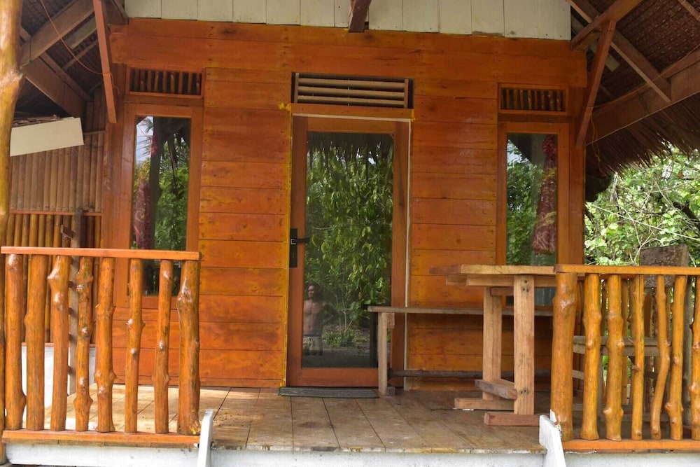 Bosolu Surf Camp