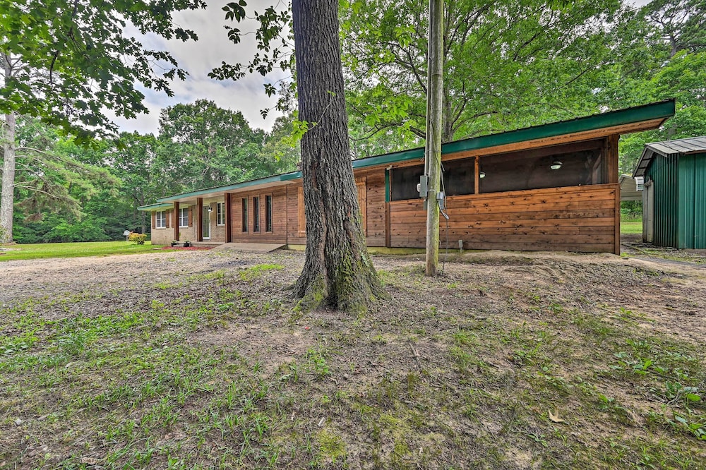 Quiet Abode w/ Gas Grill ~ 5 Miles to Broken Bow! view 4