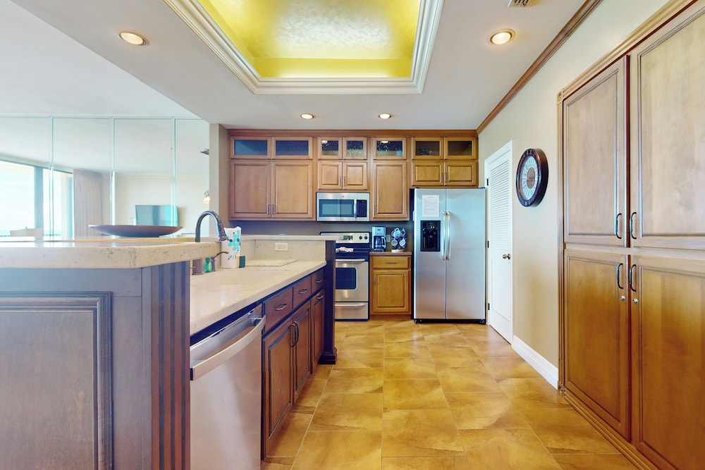 3BR Gulf View Pentouse w/ Pool - Steps to Shore