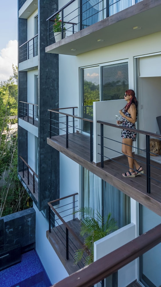 Luxury Studio Rooftop Pool and Jacuzzi