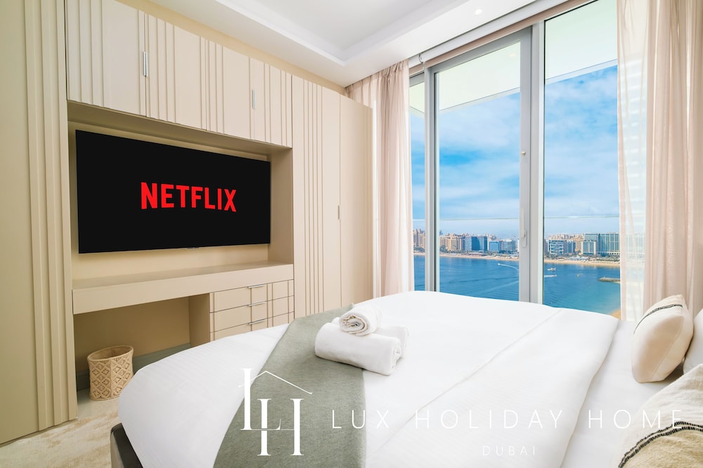 LUX The Atlantis View Luxury Beach Suite