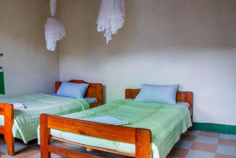Sabinyo Guest House