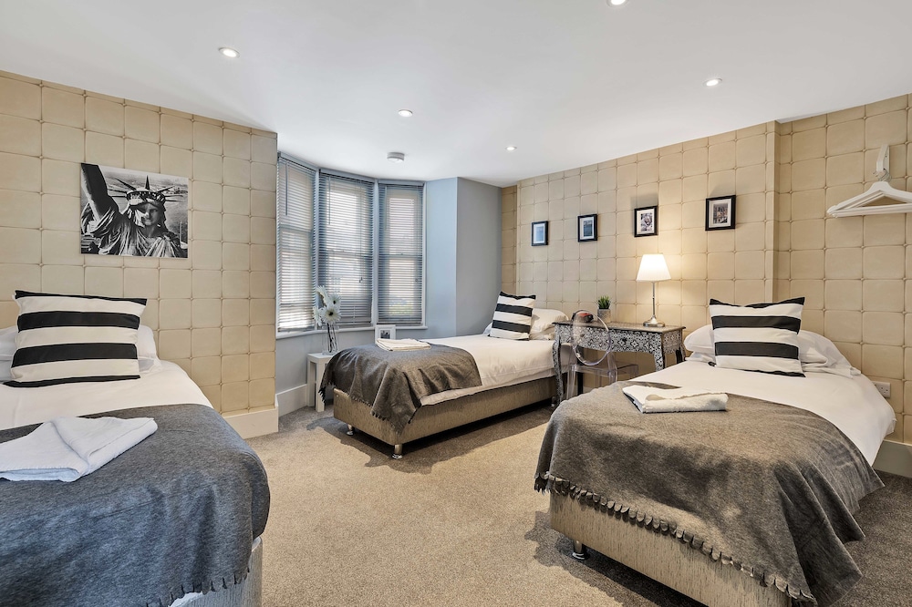 Central Pier Place | By My Getaways