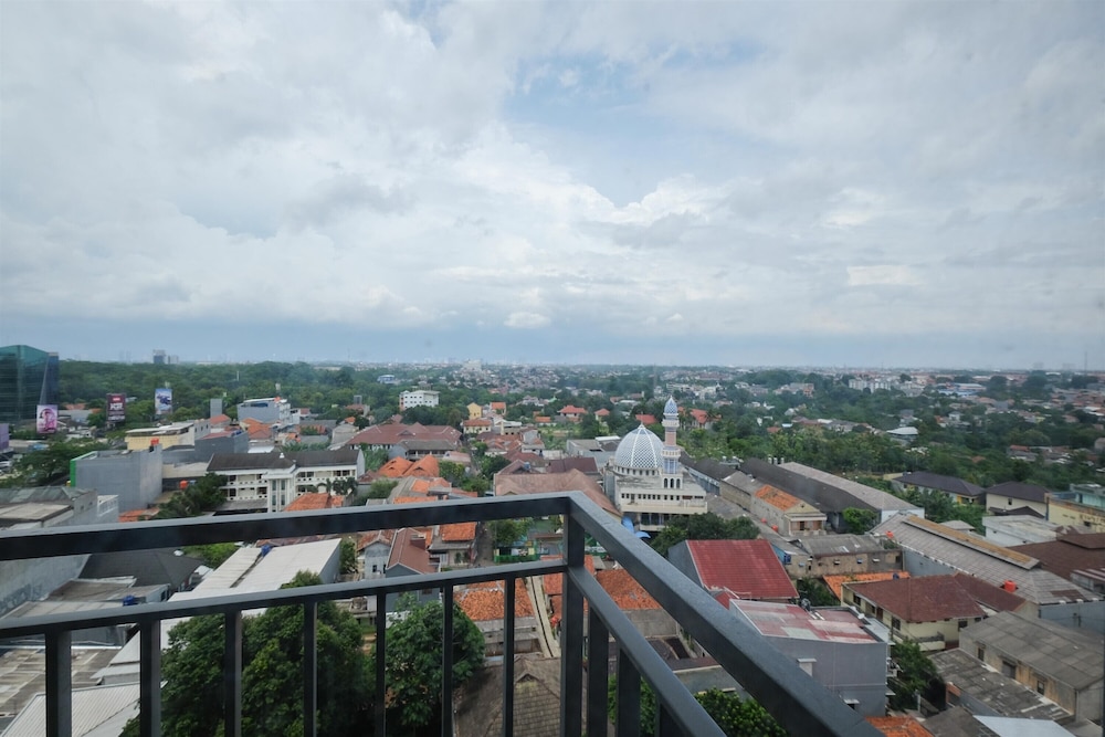 Simply Design Studio Room Evenciio Margonda Apartment view 4