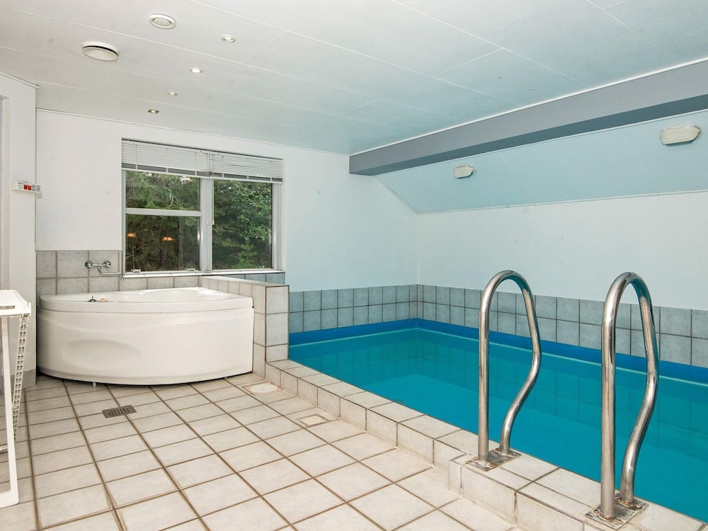 10 Person Holiday Home in Henne