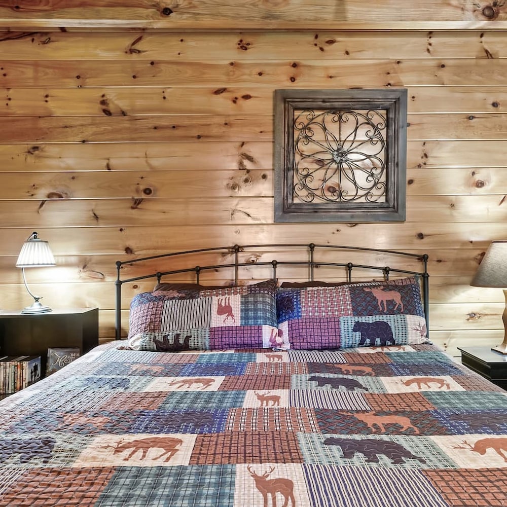 Yurt I Game Room Hot Tub I Sleeps 8 I 2BR 2BA