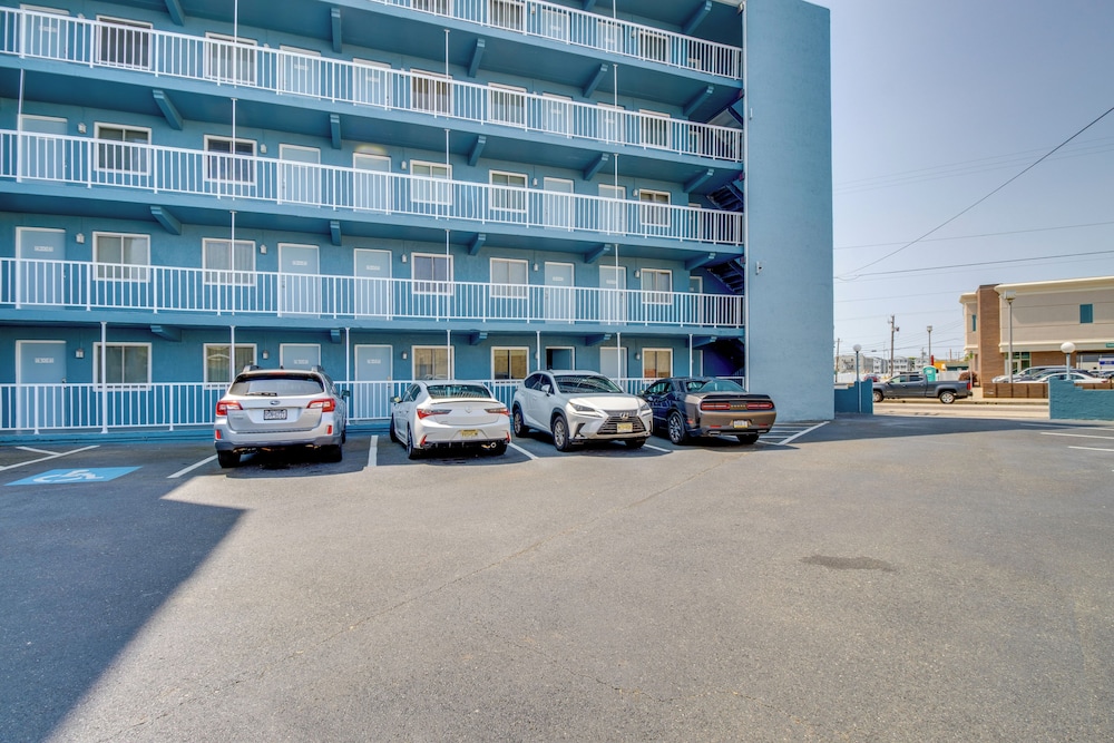 Walk to Wildwood Boardwalk: Family-friendly Condo!