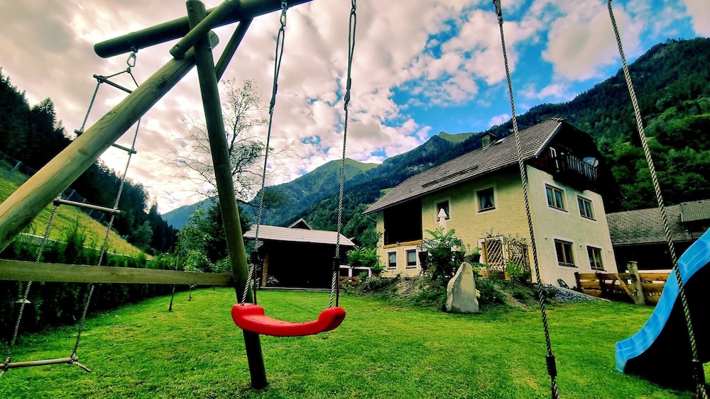 Large, Detached Holiday Home in Muhr