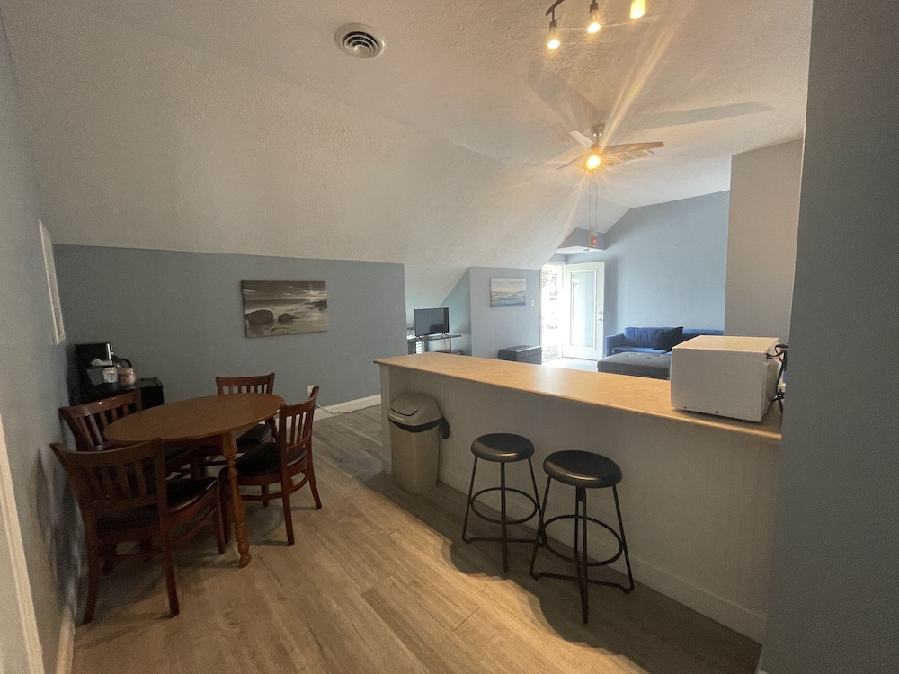Harbour Square Suites