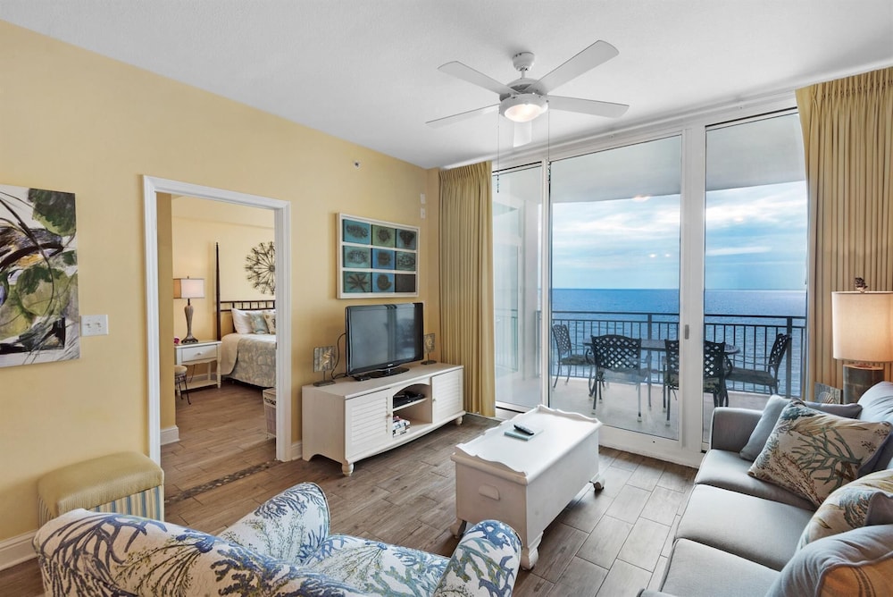 Aqua Resort 706