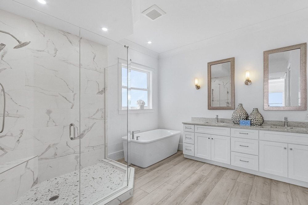 673 White Sands Retreat: Bay Views, Pool, Elevator 5 Bedroom Home
