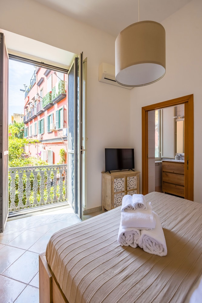 Smooth Vibes at Chiaia by Napoliapartments