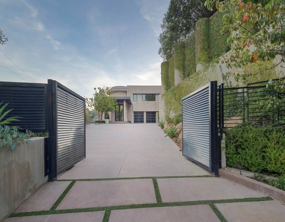 Zorada - Private Hollywood Hills Luxury With Endless Amenities and City Views