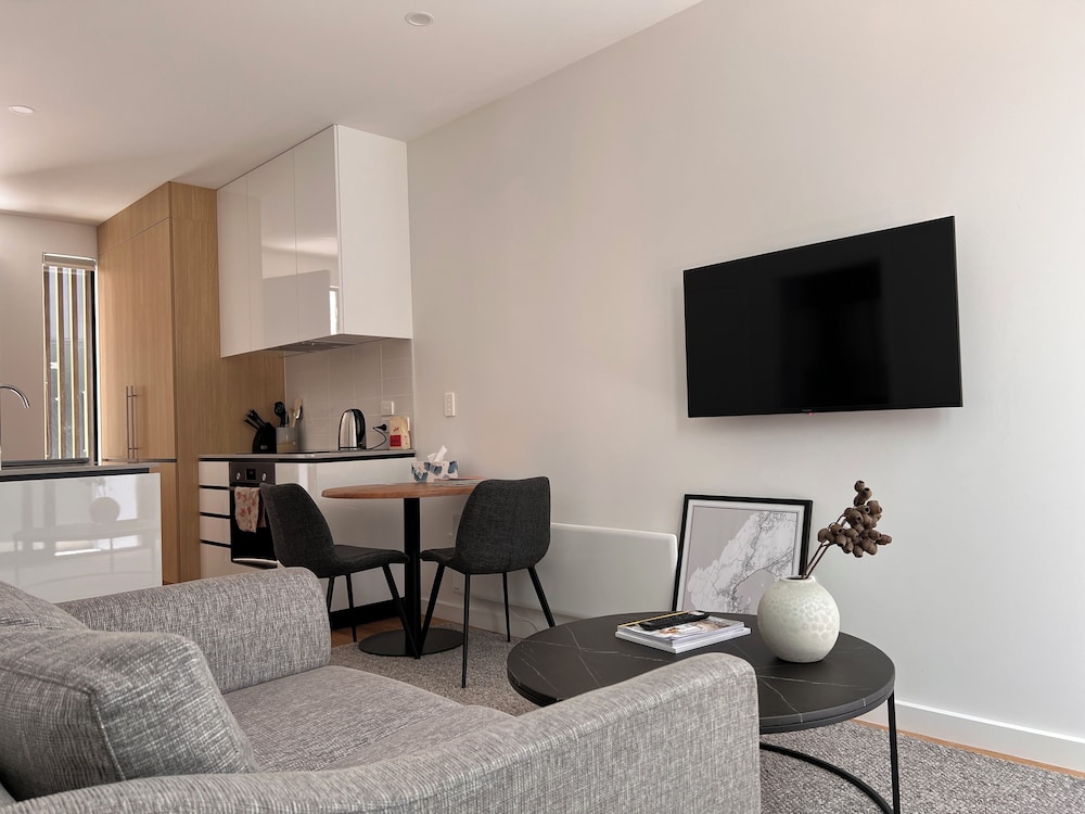 Stylish 2 bedrooms townhouse in Central