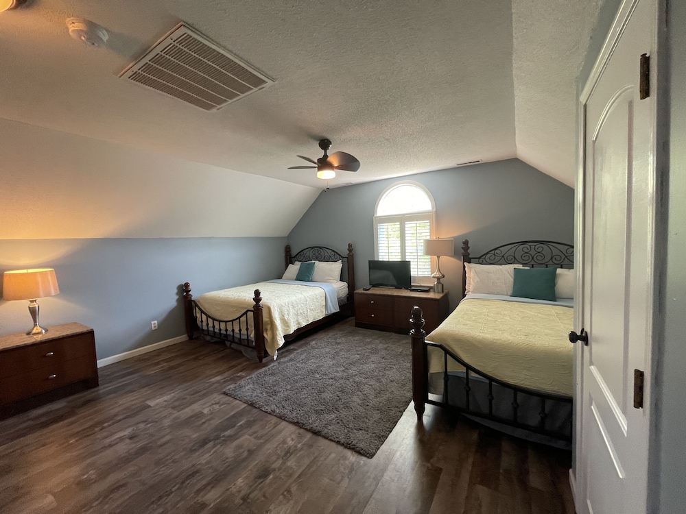 Harbour Square Suites