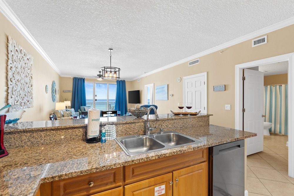 Twin Palms by Book That Condo