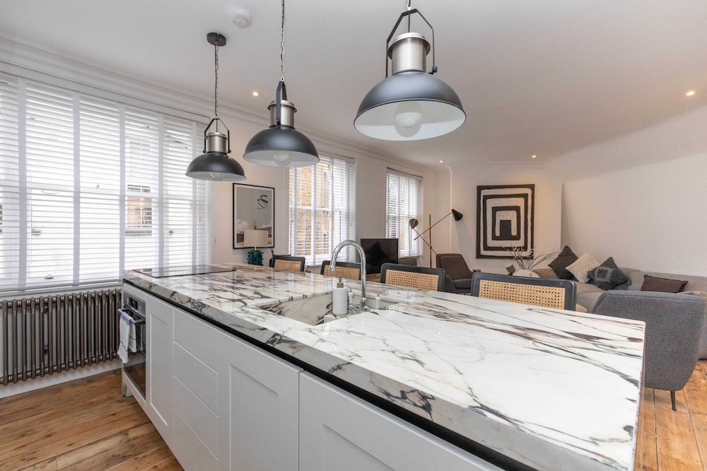Stylish 2 Bedroom Apartment Near Oxford Street
