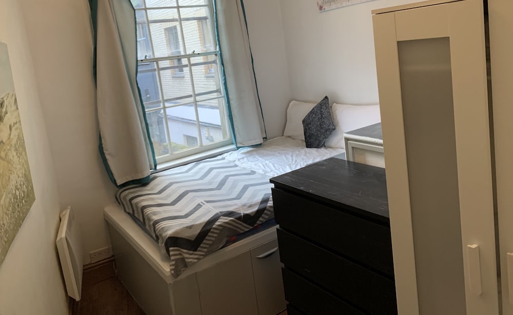 Victorian House 2 Bed 2 Bath Next to Barbican Tube