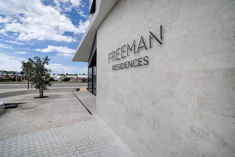 Stylish 2-bed Unit With Views & Rooftop Access