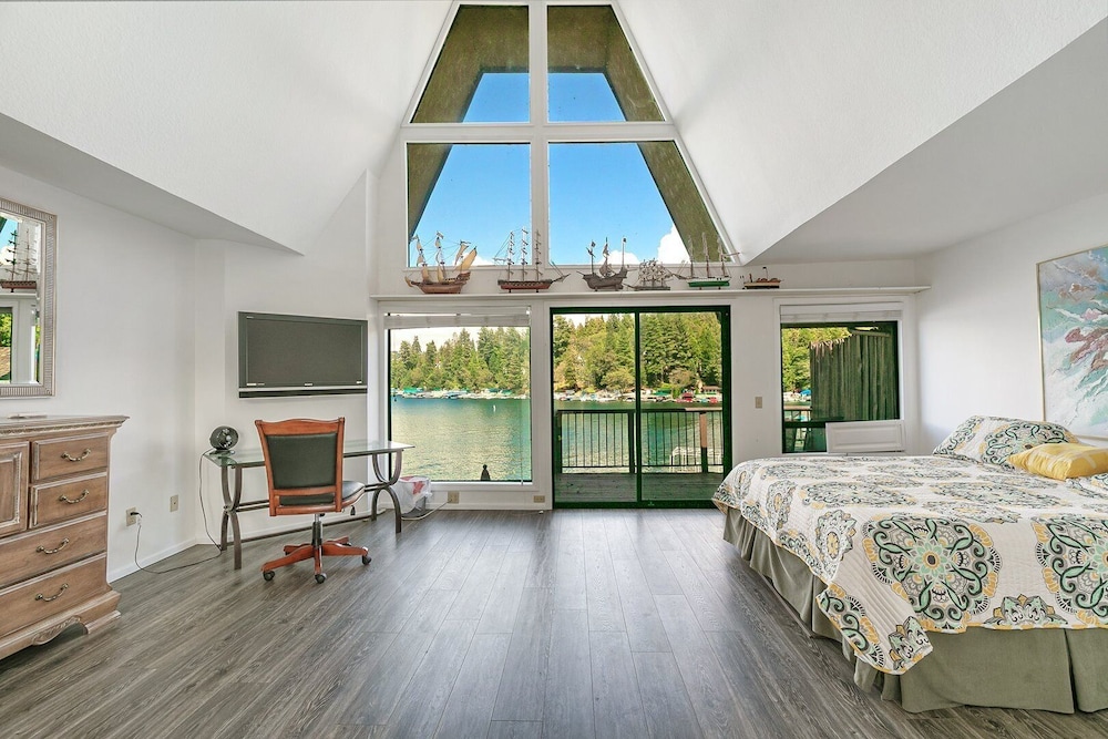 Lakeside Comfort 3 Bedroom Condo