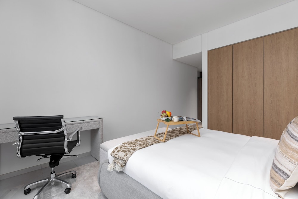 Maison Privee - Sky-High Panoramic Apt with Iconic Burj Khalifa Views