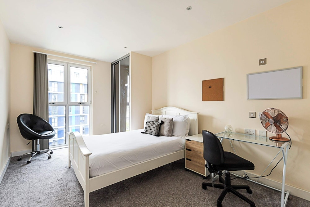 Wembley Vacations - Vibrant London Canal Apartment - Property Image 1