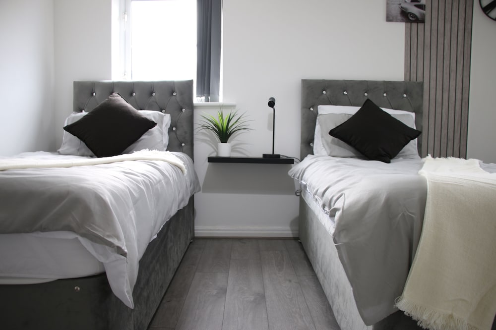 3 Bedroom House Close to City Centre/ Free Parking