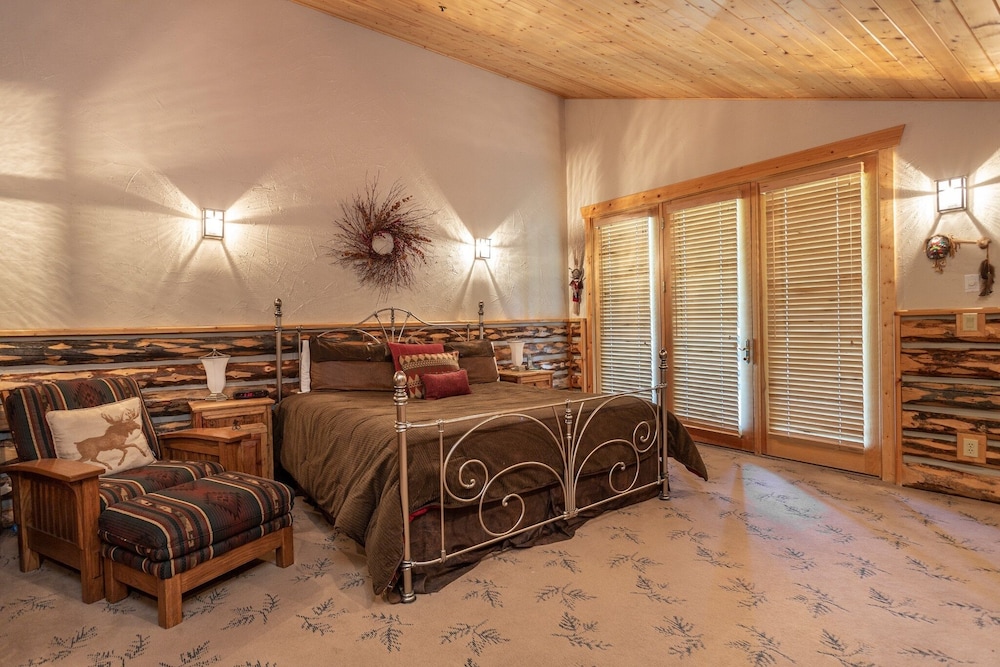 Bristlecone at Deer Valley Resort - Three Bedroom Condo with Loft and Hot Tub #504 3 Condo