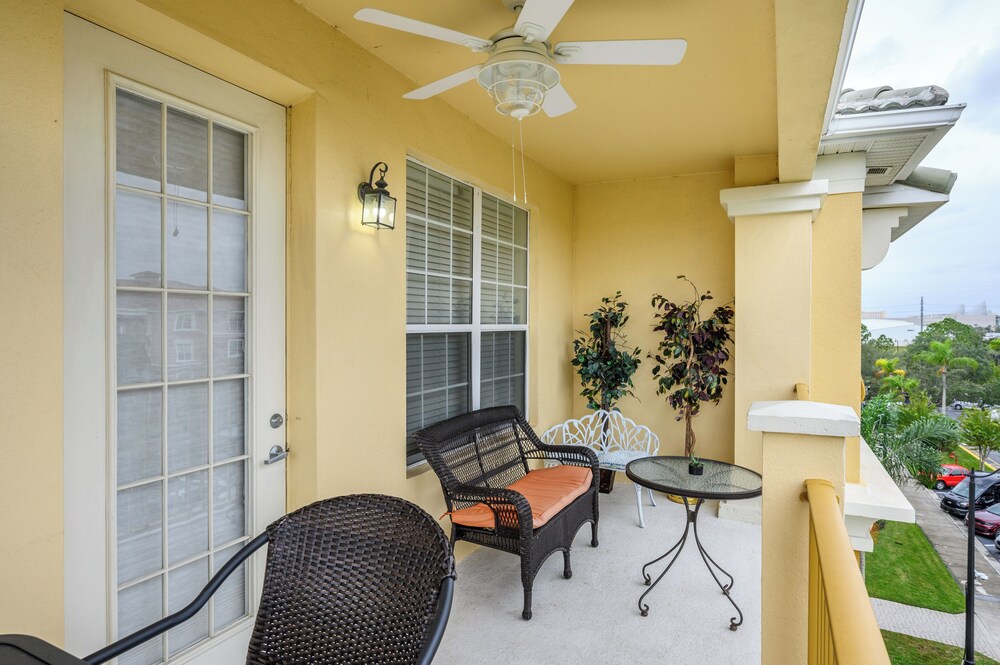 Penthouse Vacation Condo, Near the Parks - 2015