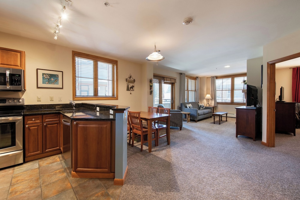 Zephyr Mountain Lodge Condos