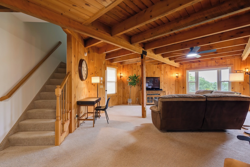 4 Mi to Beach & Lake: Spacious Home in Chestertown