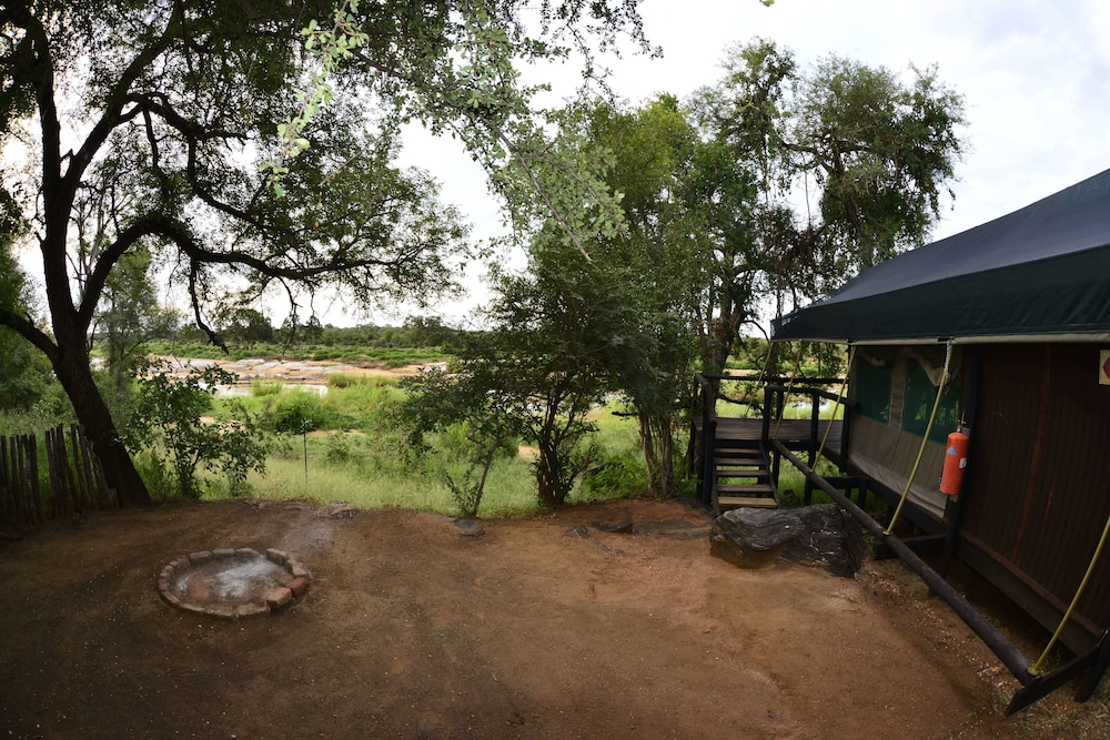 Mtomeni Safari Camp