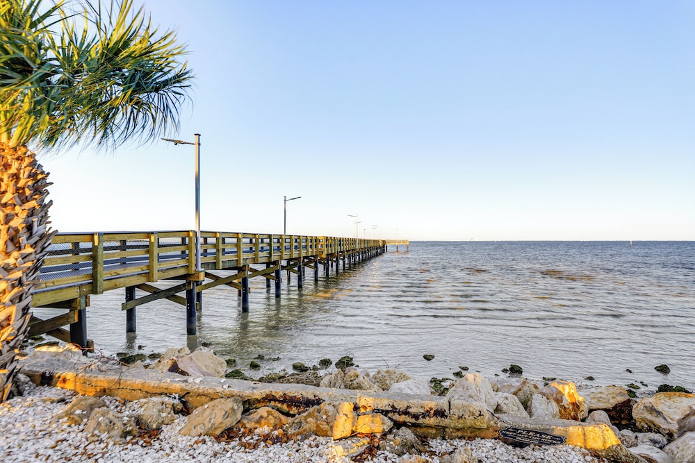 Swim, Fish & Explore: Waterfront Gem in Ruskin