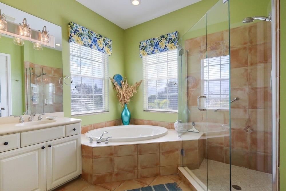 Sunkissed 3 Bedroom Townhouse by RedAwning