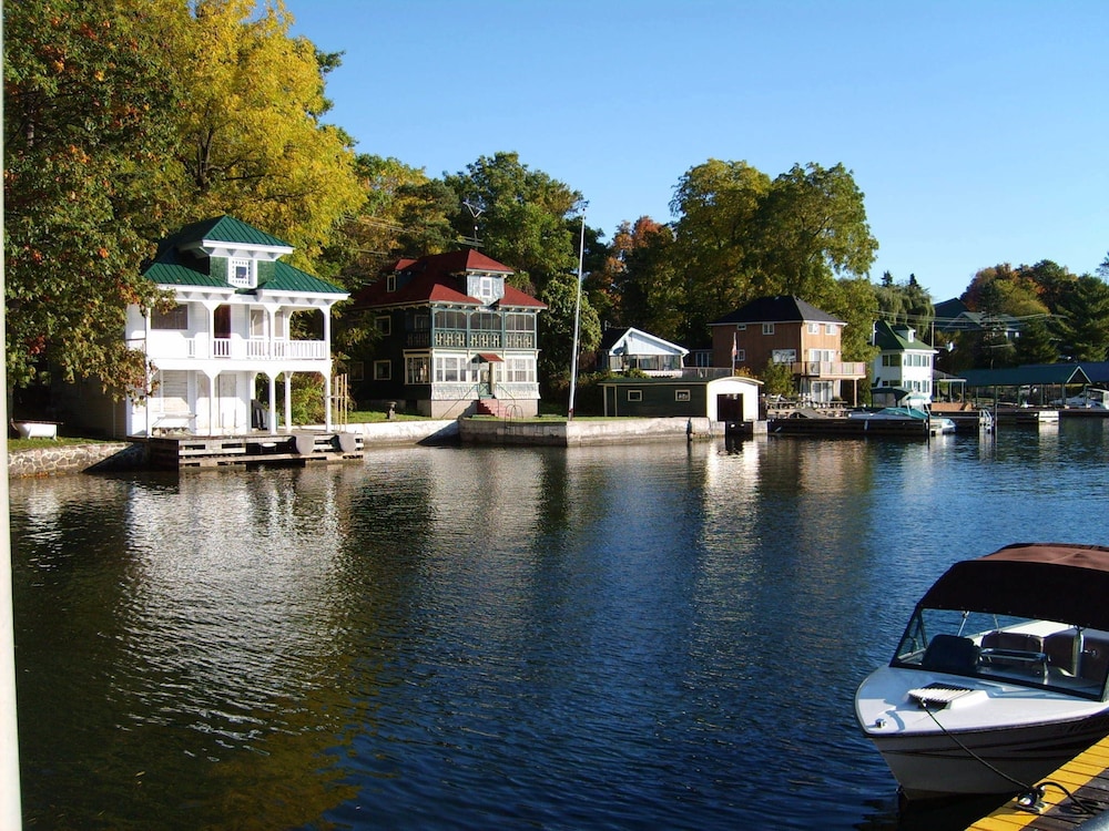 Capricorn Motel Royale Thousand Islands
